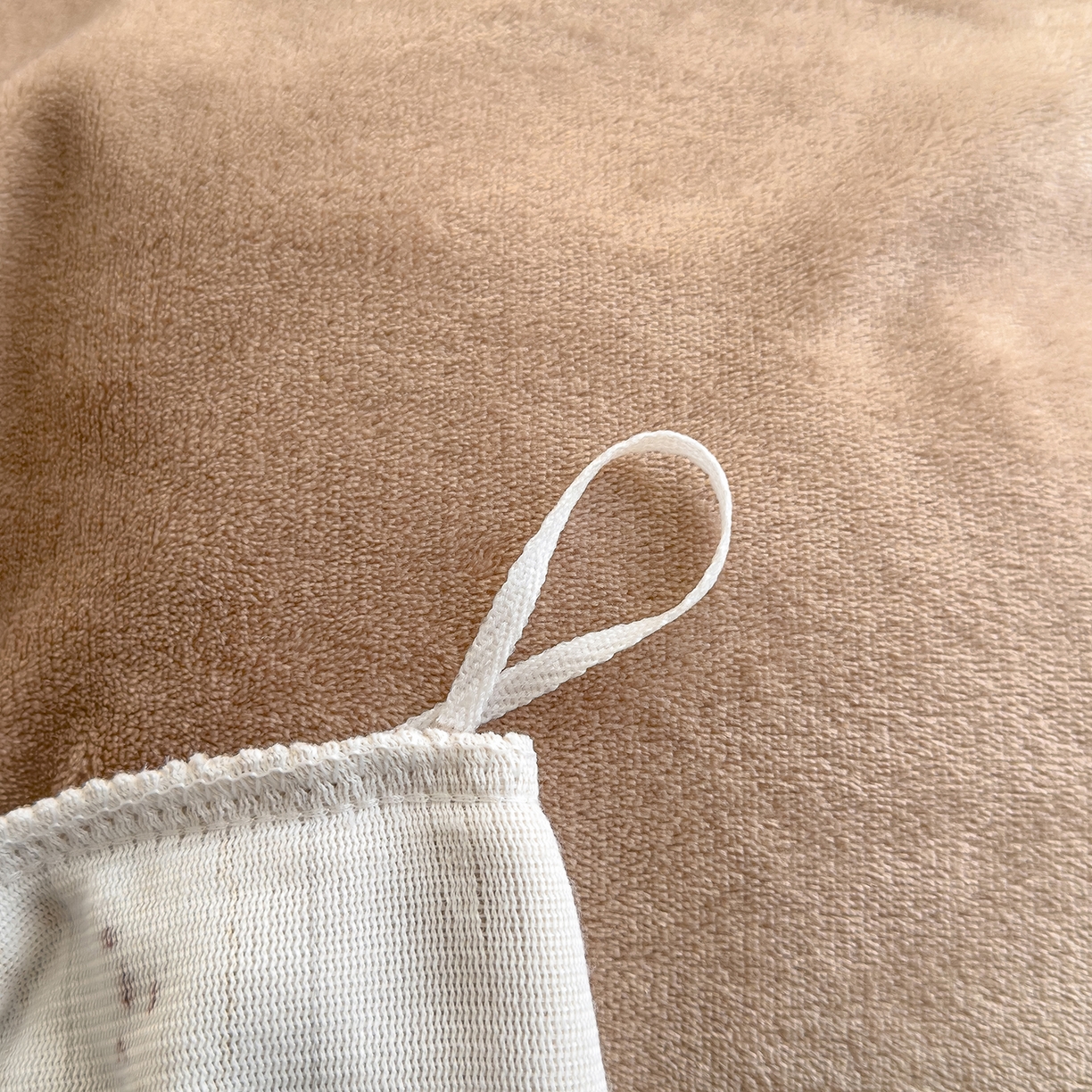 91家纺网 家纺一手货源 找家纺 灿哈家纺 2025新款200g加厚款小清新牛奶绒印花四件套 比利熊