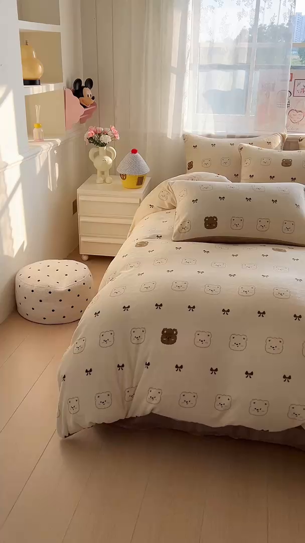 91家纺网 家纺一手货源 找家纺 灿哈家纺 2025新款200g加厚款小清新牛奶绒印花四件套 比利熊