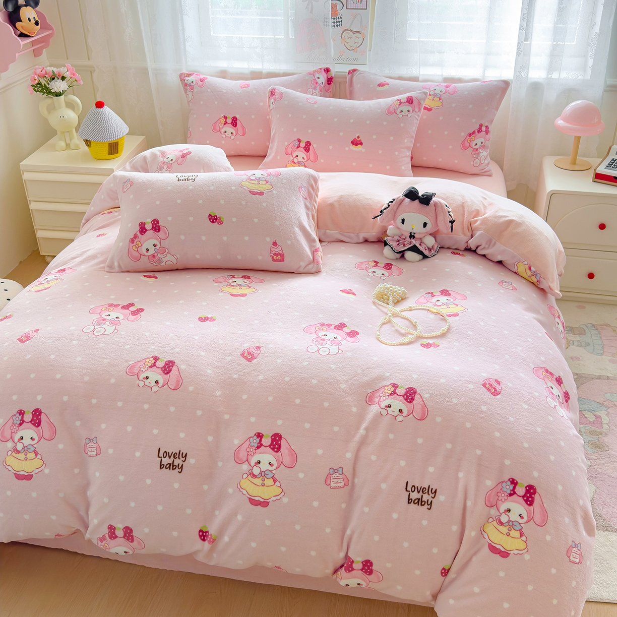 91家纺网 家纺一手货源 找家纺 灿哈家纺 2025新款200g加厚款小清新牛奶绒印花四件套 蛋糕兔