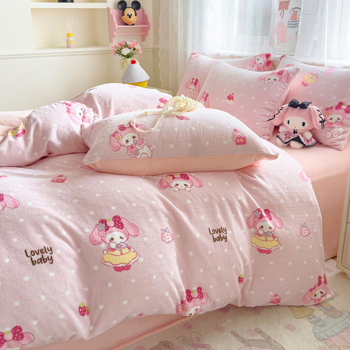 91家纺网 家纺一手货源 找家纺 灿哈家纺 2025新款200g加厚款小清新牛奶绒印花四件套 蛋糕兔