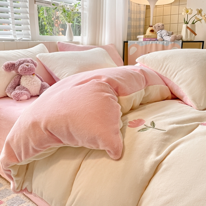 91家纺网 家纺一手货源 找家纺 （总）仔仔熊 2025新款牛奶绒刺绣被套单被套被套单件