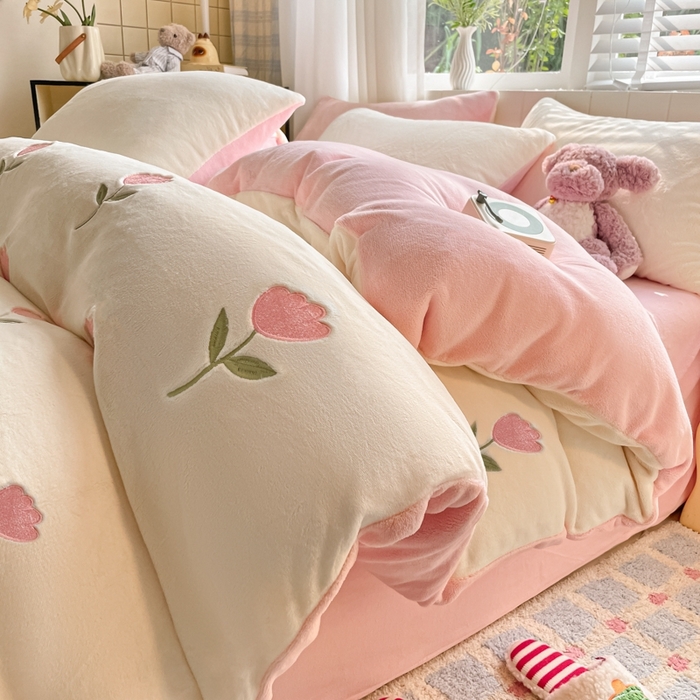 91家纺网 家纺一手货源 找家纺 （总）仔仔熊 2025新款牛奶绒刺绣被套单被套被套单件