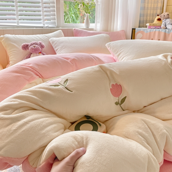 91家纺网 家纺一手货源 找家纺 （总）仔仔熊 2025新款牛奶绒刺绣被套单被套被套单件