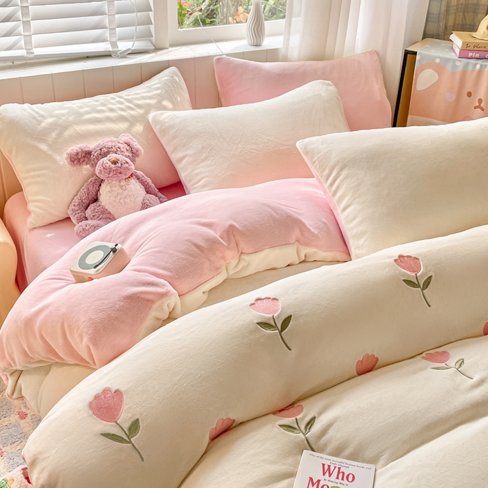 91家纺网 家纺一手货源 找家纺 （总）仔仔熊 2025新款牛奶绒刺绣被套单被套被套单件