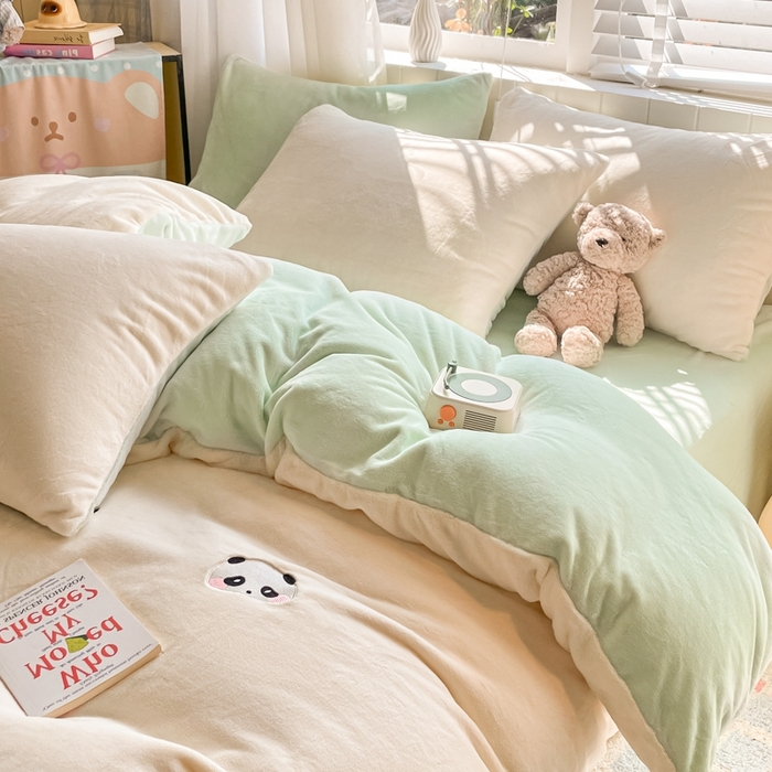 91家纺网 家纺一手货源 找家纺 仔仔熊 2025新款牛奶绒刺绣被套单被套被套单件 粉颊熊猫梦-绿