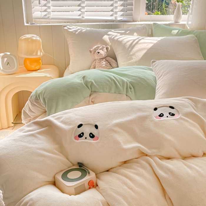 91家纺网 家纺一手货源 找家纺 仔仔熊 2025新款牛奶绒刺绣被套单被套被套单件 粉颊熊猫梦-绿