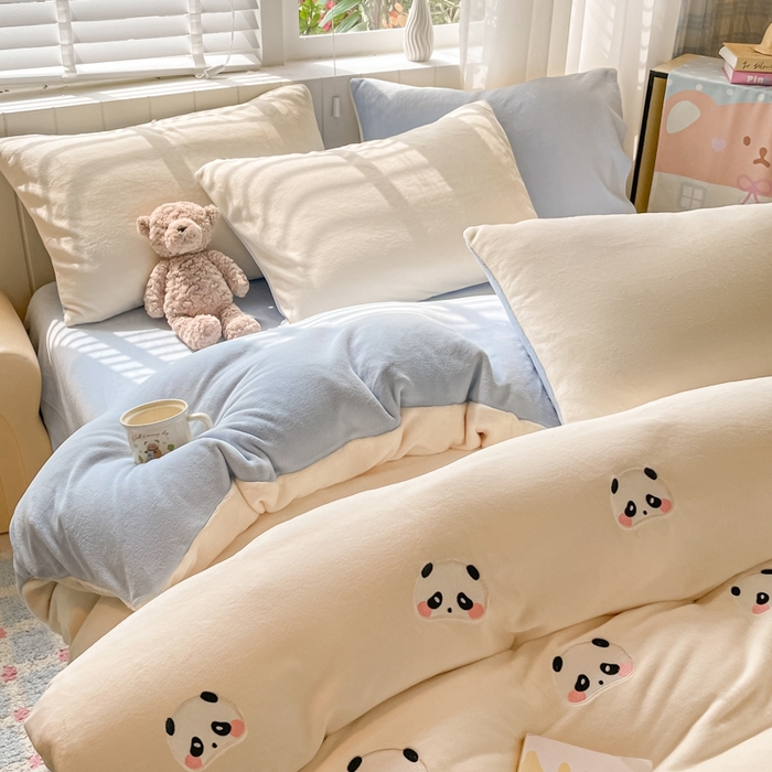 91家纺网 家纺一手货源 找家纺 仔仔熊 2025新款牛奶绒刺绣被套单被套被套单件 粉颊熊猫梦-蓝