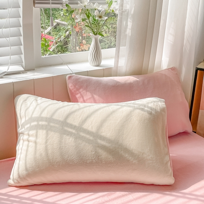 91家纺网 家纺一手货源 找家纺 仔仔熊 2025新款牛奶绒刺绣被套单被套被套单件 郁见暖绒​-粉