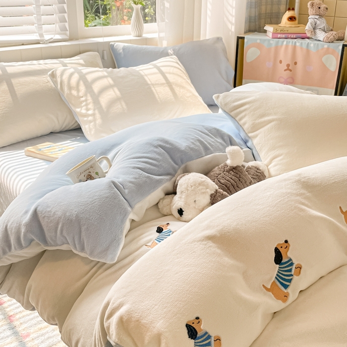 91家纺网 家纺一手货源 找家纺 仔仔熊 2025新款牛奶绒刺绣被套单被套被套单件 阳光小狗日记-蓝