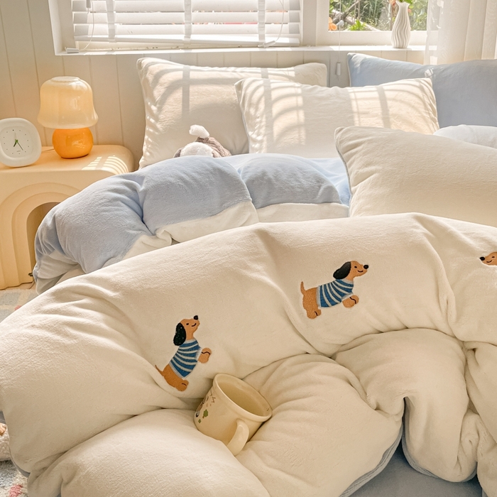 91家纺网 家纺一手货源 找家纺 仔仔熊 2025新款牛奶绒刺绣被套单被套被套单件 阳光小狗日记-蓝