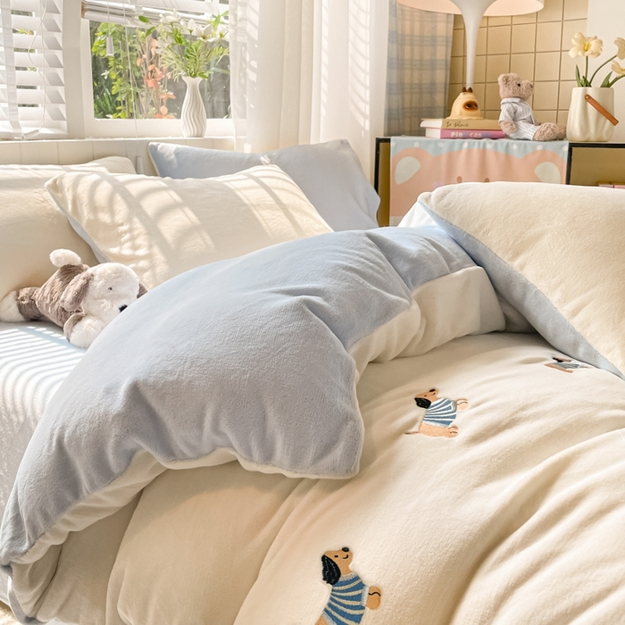 91家纺网 家纺一手货源 找家纺 仔仔熊 2025新款牛奶绒刺绣被套单被套被套单件 阳光小狗日记-蓝