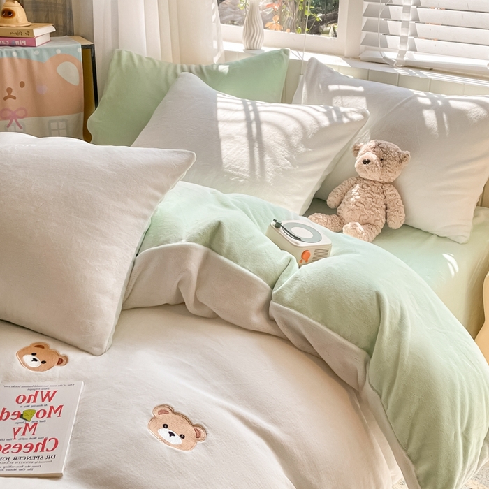 91家纺网 家纺一手货源 找家纺 仔仔熊 2025新款牛奶绒刺绣被套单被套被套单件 甜梦小熊-绿