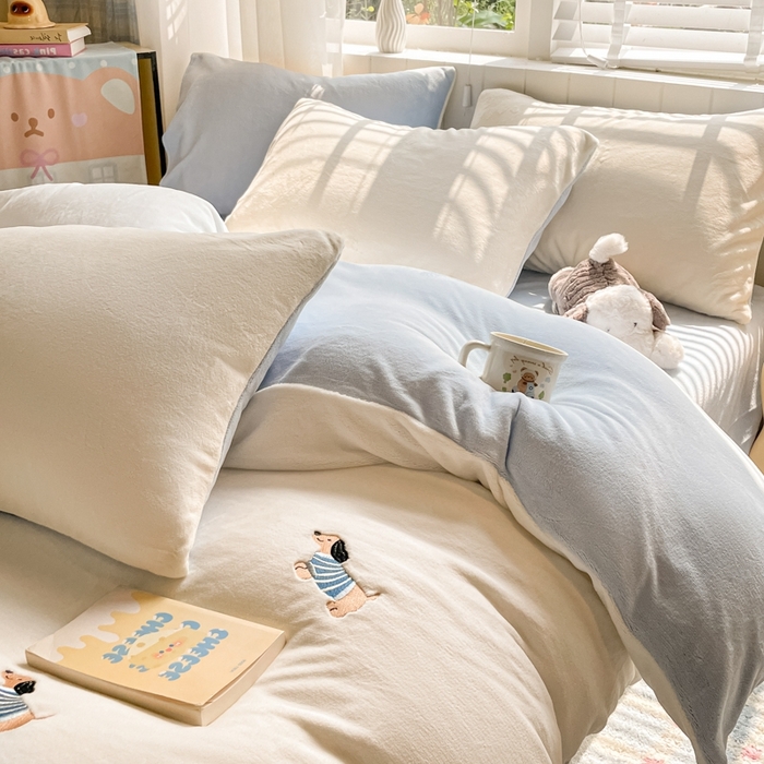 91家纺网 家纺一手货源 找家纺 仔仔熊 2025新款牛奶绒刺绣被套单被套被套单件 阳光小狗日记-蓝