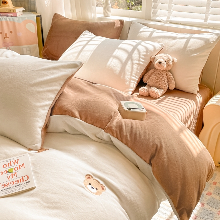 91家纺网 家纺一手货源 找家纺 仔仔熊 2025新款牛奶绒刺绣被套单被套被套单件 甜梦小熊-咖