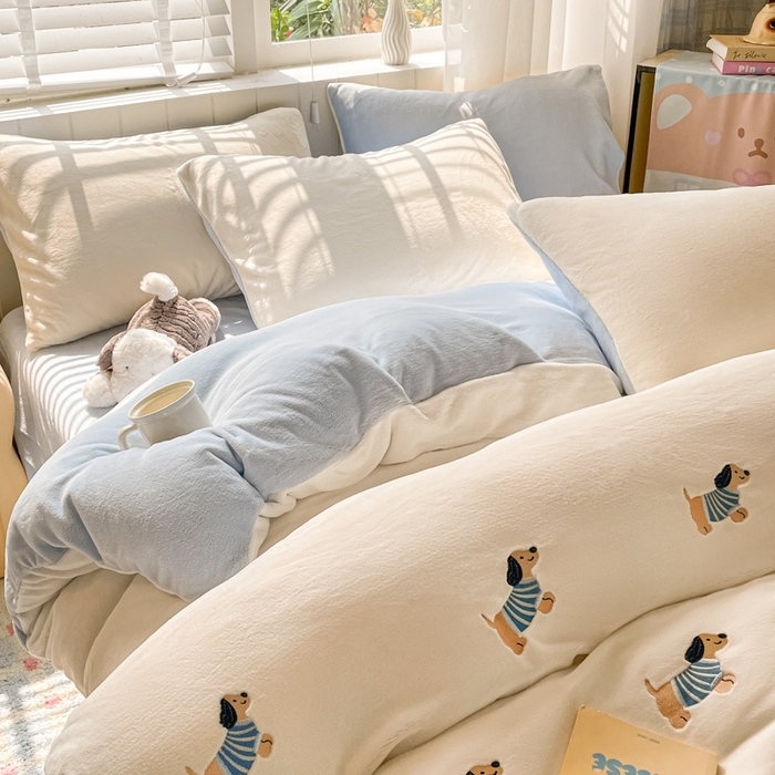 91家纺网 家纺一手货源 找家纺 仔仔熊 2025新款牛奶绒刺绣被套单被套被套单件 阳光小狗日记-蓝