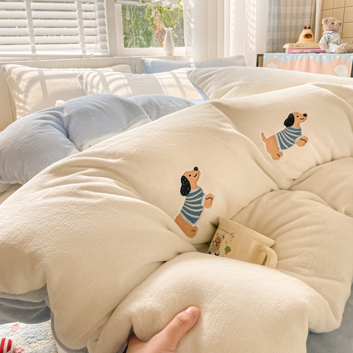 91家纺网 家纺一手货源 找家纺 仔仔熊 2025新款牛奶绒刺绣被套单被套被套单件 阳光小狗日记-蓝