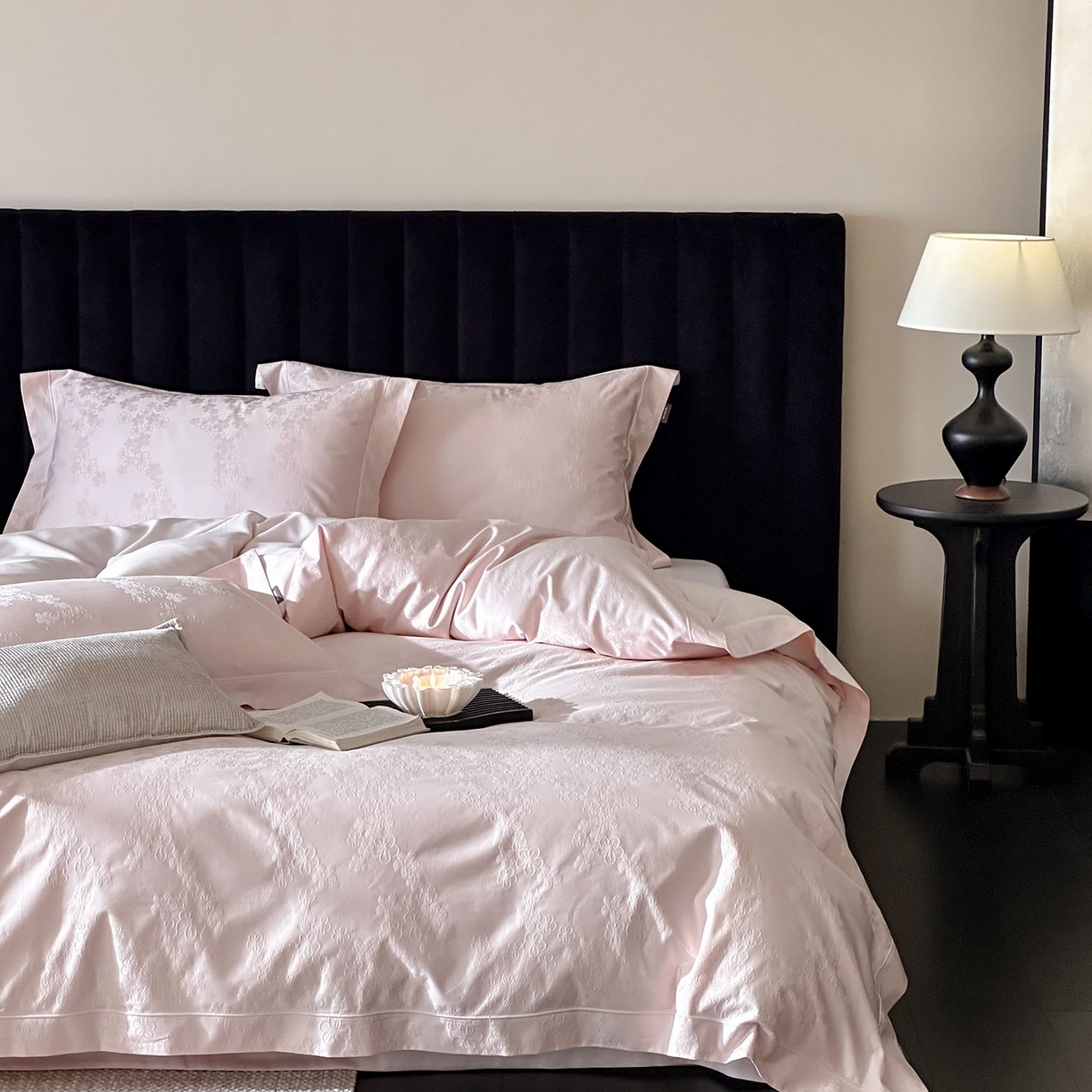 91家纺网 家纺一手货源 找家纺 （总）MIU缪家居 2025新款100支全棉厚织提花简奢系列四件套-贝蒂