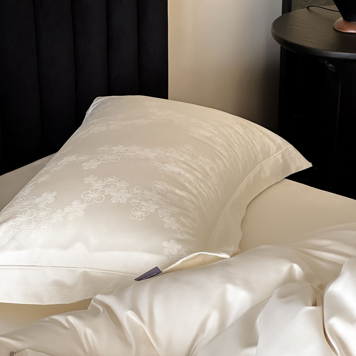 91家纺网 家纺一手货源 找家纺 MIU缪家居 2025新款100支全棉厚织提花简奢系列四件套-贝蒂 贝蒂（米白）