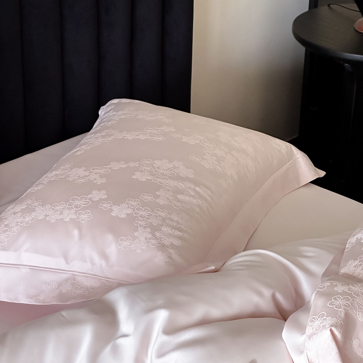 91家纺网 家纺一手货源 找家纺 MIU缪家居 2025新款100支全棉厚织提花简奢系列四件套-贝蒂 贝蒂 （桃粉）