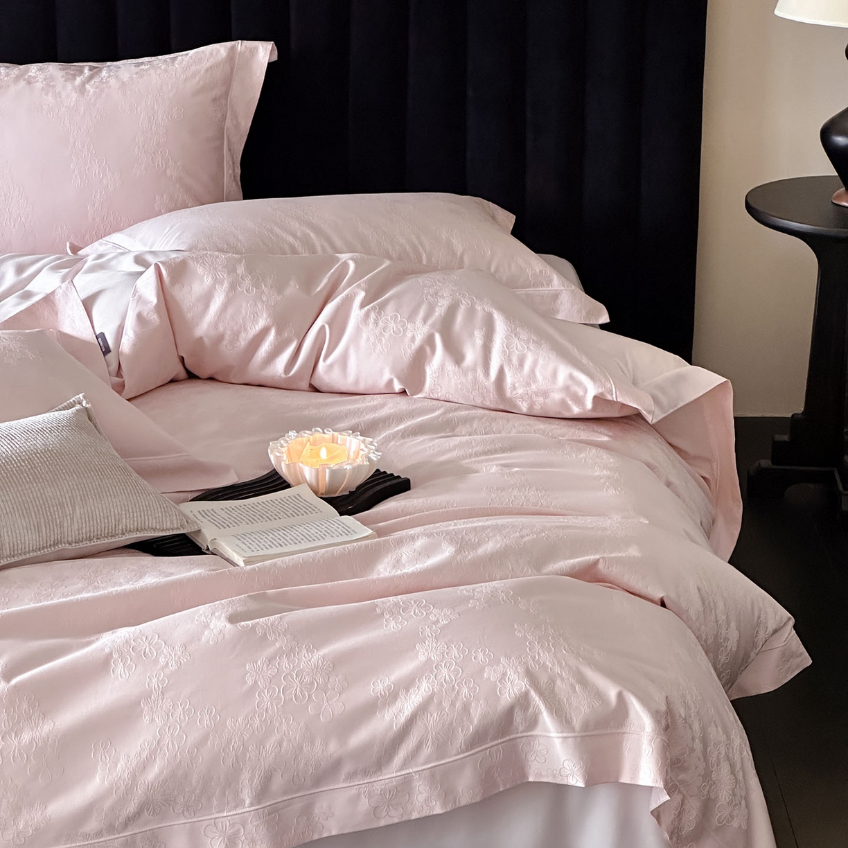 91家纺网 家纺一手货源 找家纺 MIU缪家居 2025新款100支全棉厚织提花简奢系列四件套-贝蒂 贝蒂 （桃粉）