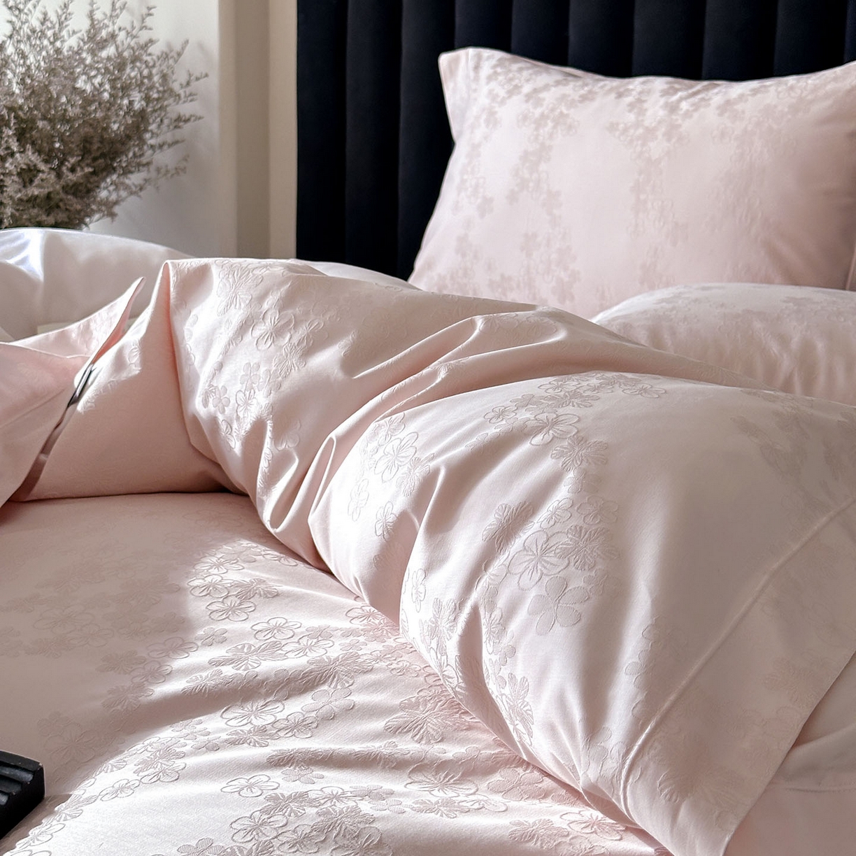 91家纺网 家纺一手货源 找家纺 MIU缪家居 2025新款100支全棉厚织提花简奢系列四件套-贝蒂 贝蒂 （桃粉）