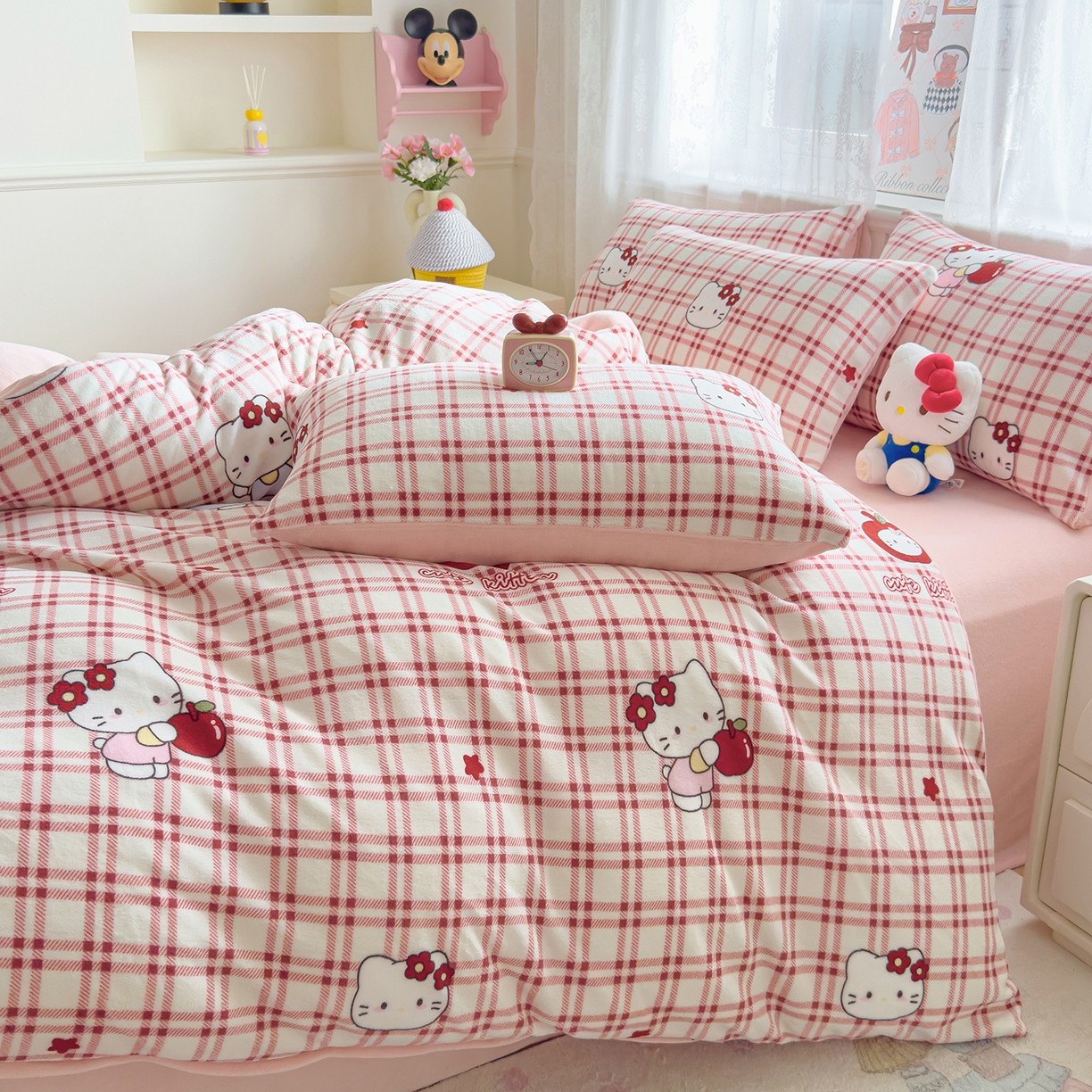 91家纺网 家纺一手货源 找家纺 灿哈家纺 2025新款200g加厚款小清新牛奶绒印花四件套 格子猫