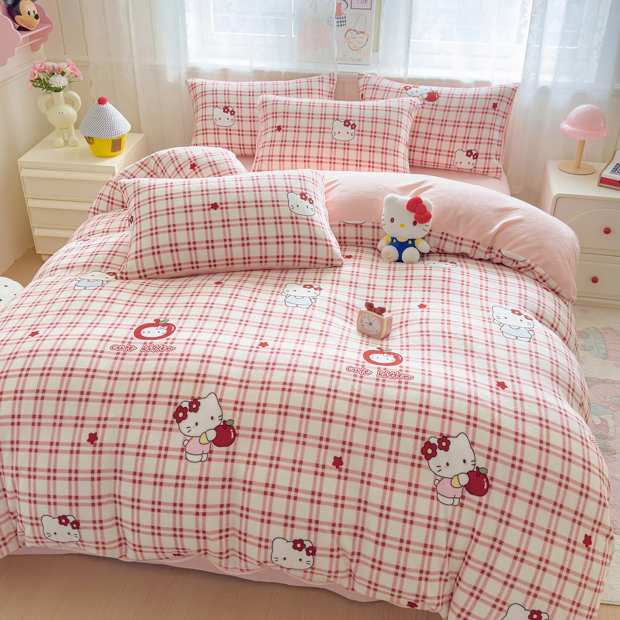 91家纺网 家纺一手货源 找家纺 灿哈家纺 2025新款200g加厚款小清新牛奶绒印花四件套 格子猫