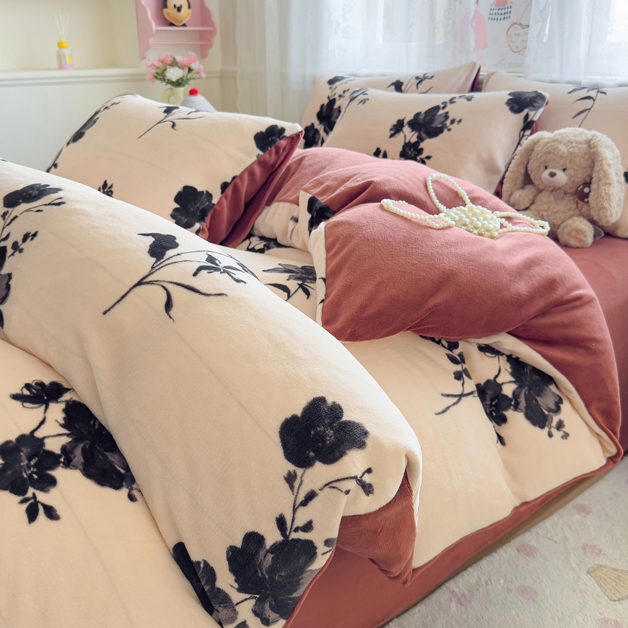 91家纺网 家纺一手货源 找家纺 灿哈家纺 2025新款200g加厚款小清新牛奶绒印花四件套 花语情怀