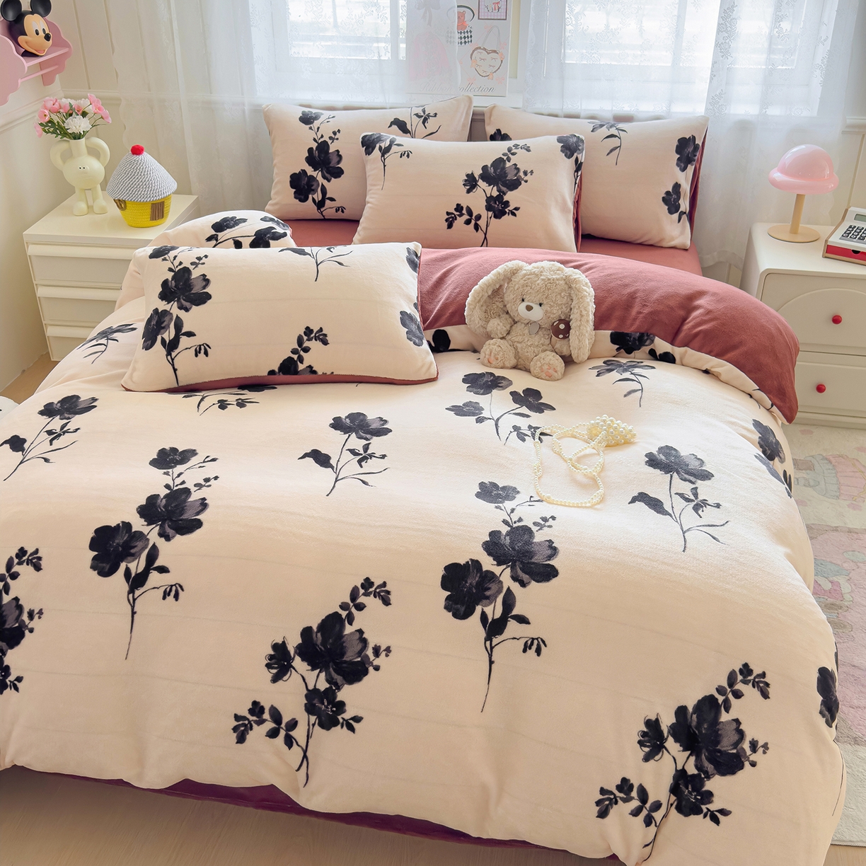 91家纺网 家纺一手货源 找家纺 灿哈家纺 2025新款200g加厚款小清新牛奶绒印花四件套 花语情怀