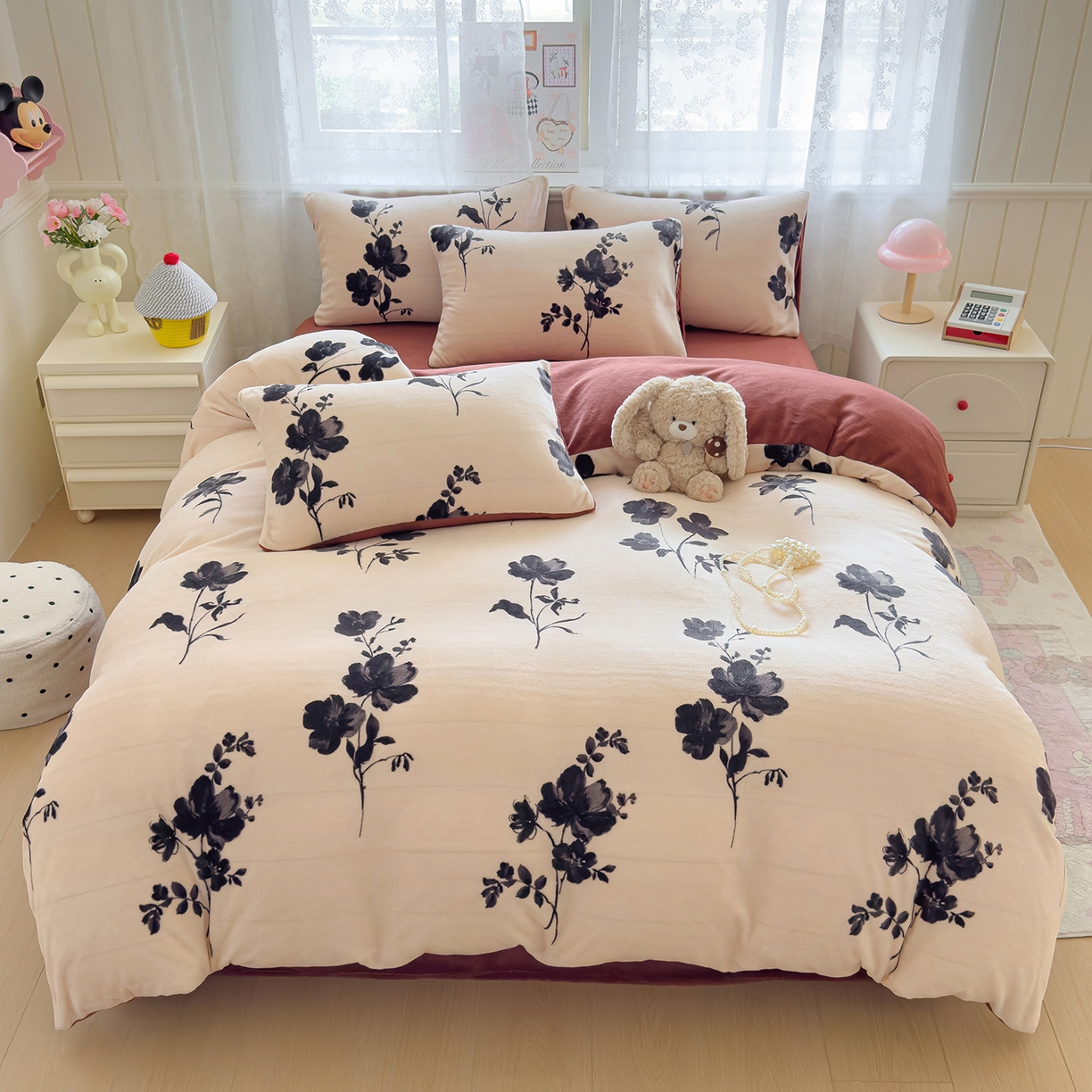 91家纺网 家纺一手货源 找家纺 灿哈家纺 2025新款200g加厚款小清新牛奶绒印花四件套 花语情怀