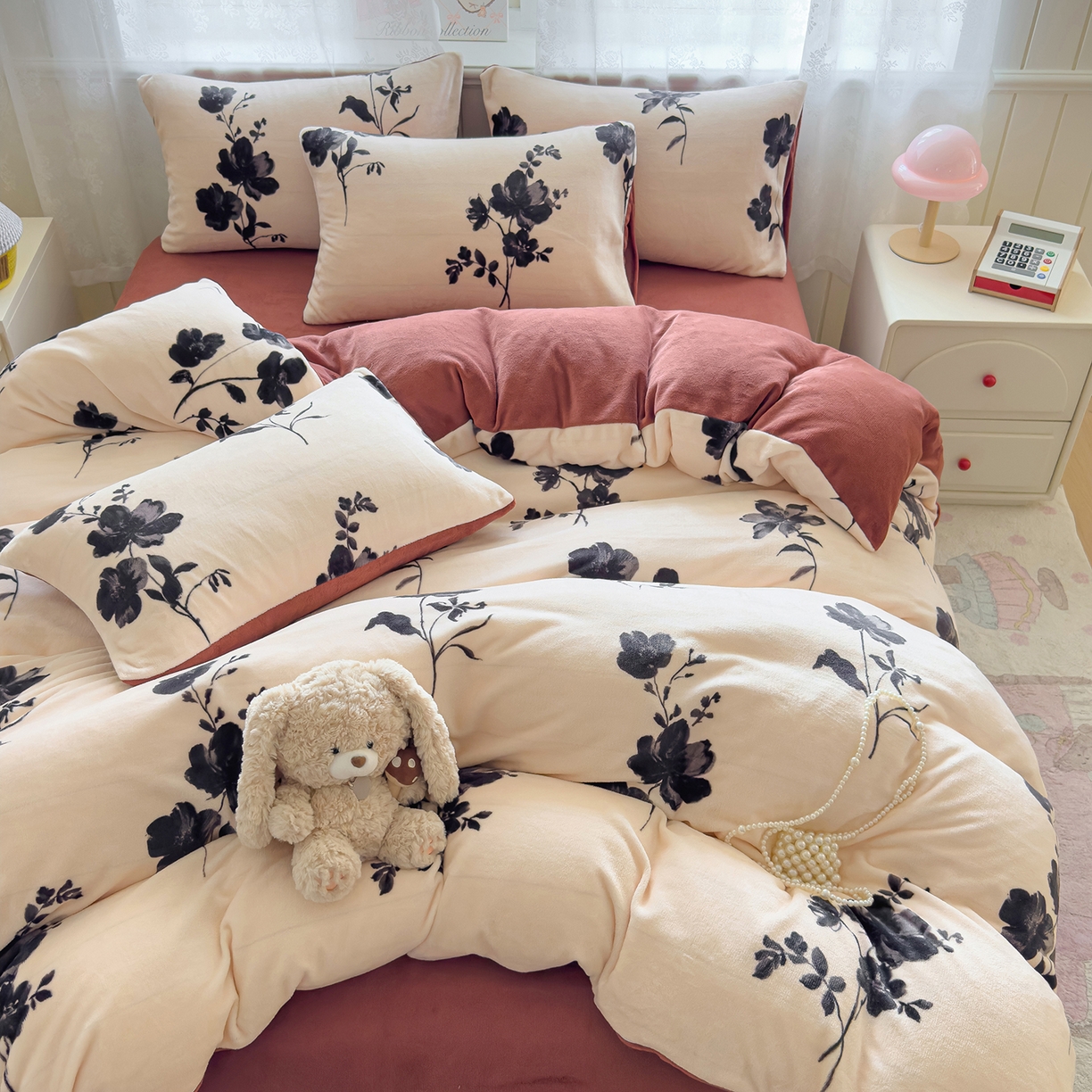 91家纺网 家纺一手货源 找家纺 灿哈家纺 2025新款200g加厚款小清新牛奶绒印花四件套 花语情怀