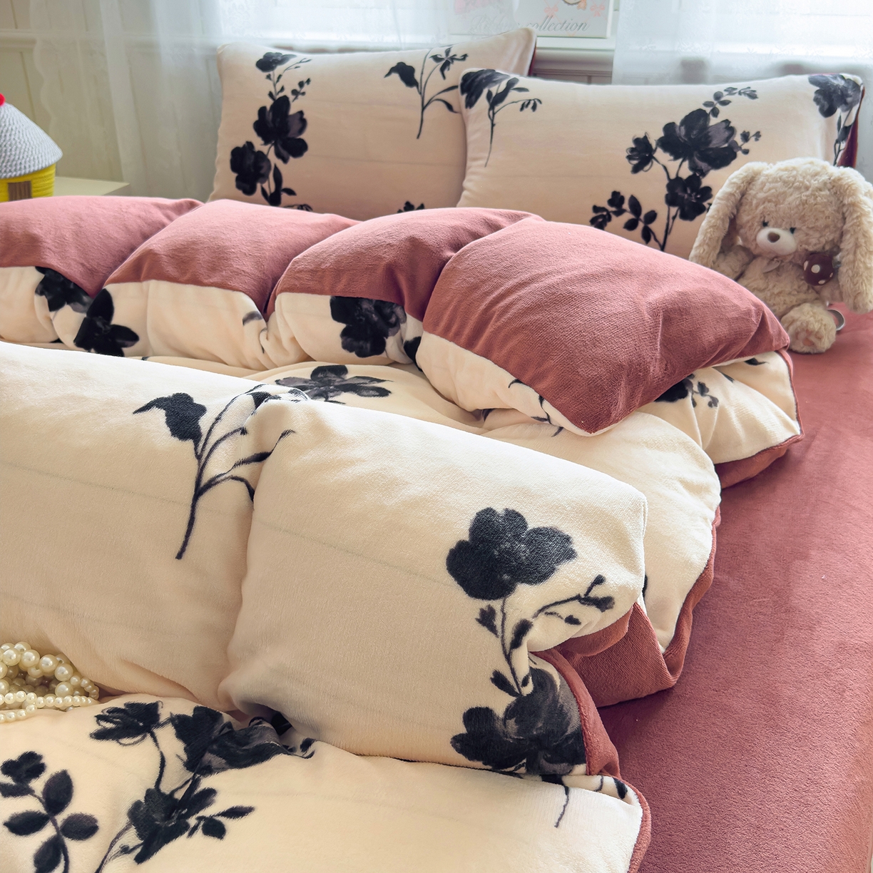 91家纺网 家纺一手货源 找家纺 灿哈家纺 2025新款200g加厚款小清新牛奶绒印花四件套 花语情怀