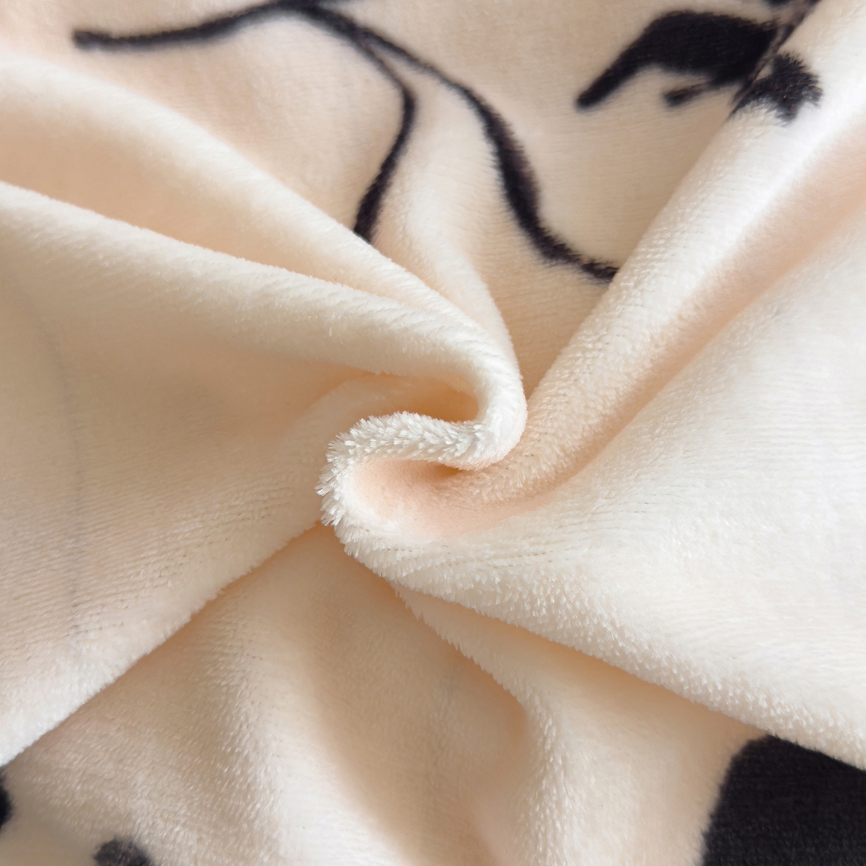 91家纺网 家纺一手货源 找家纺 灿哈家纺 2025新款200g加厚款小清新牛奶绒印花四件套 花语情怀