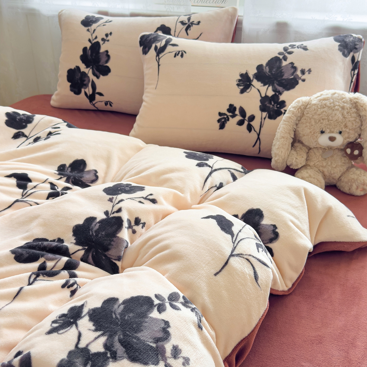 91家纺网 家纺一手货源 找家纺 灿哈家纺 2025新款200g加厚款小清新牛奶绒印花四件套 花语情怀