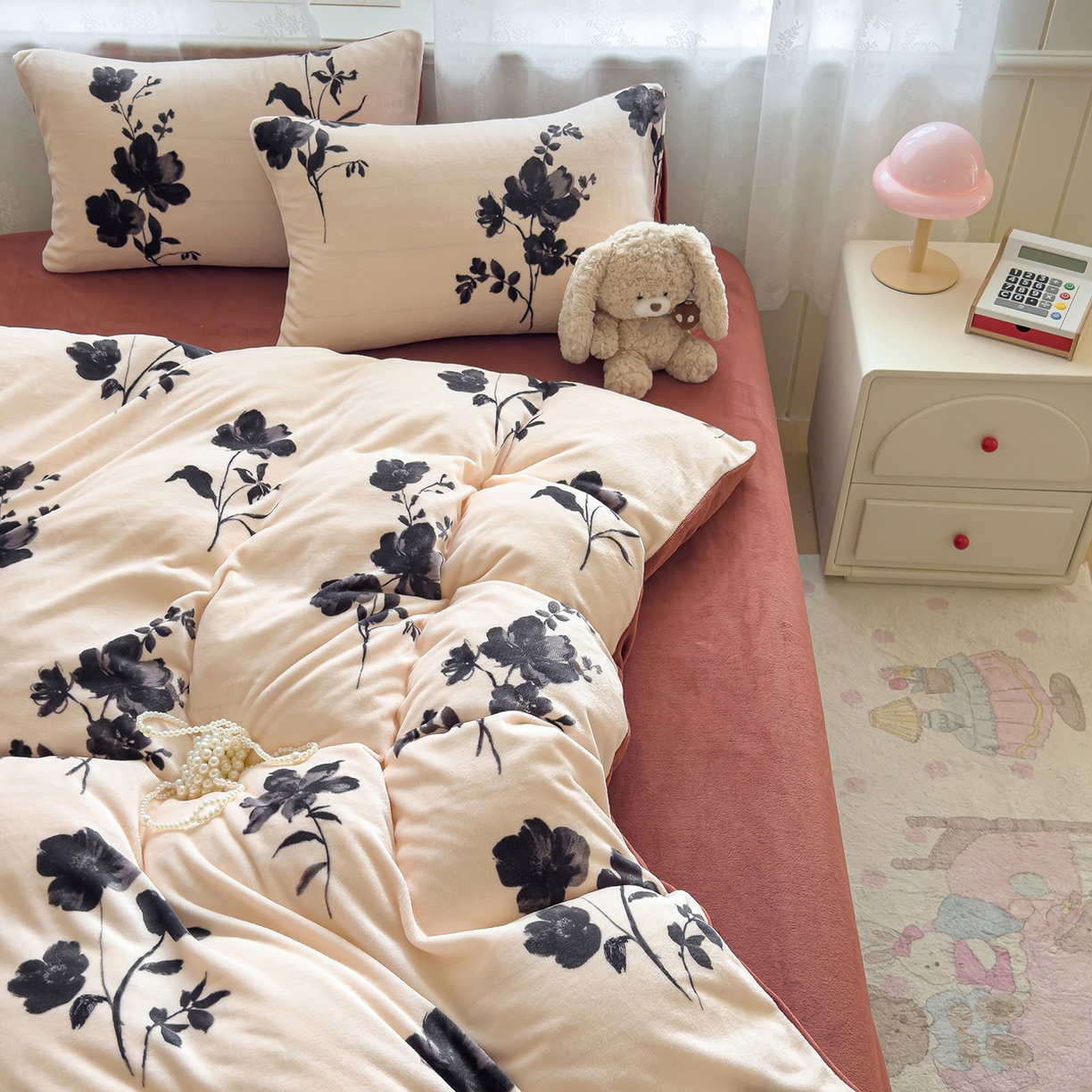 91家纺网 家纺一手货源 找家纺 灿哈家纺 2025新款200g加厚款小清新牛奶绒印花四件套 花语情怀