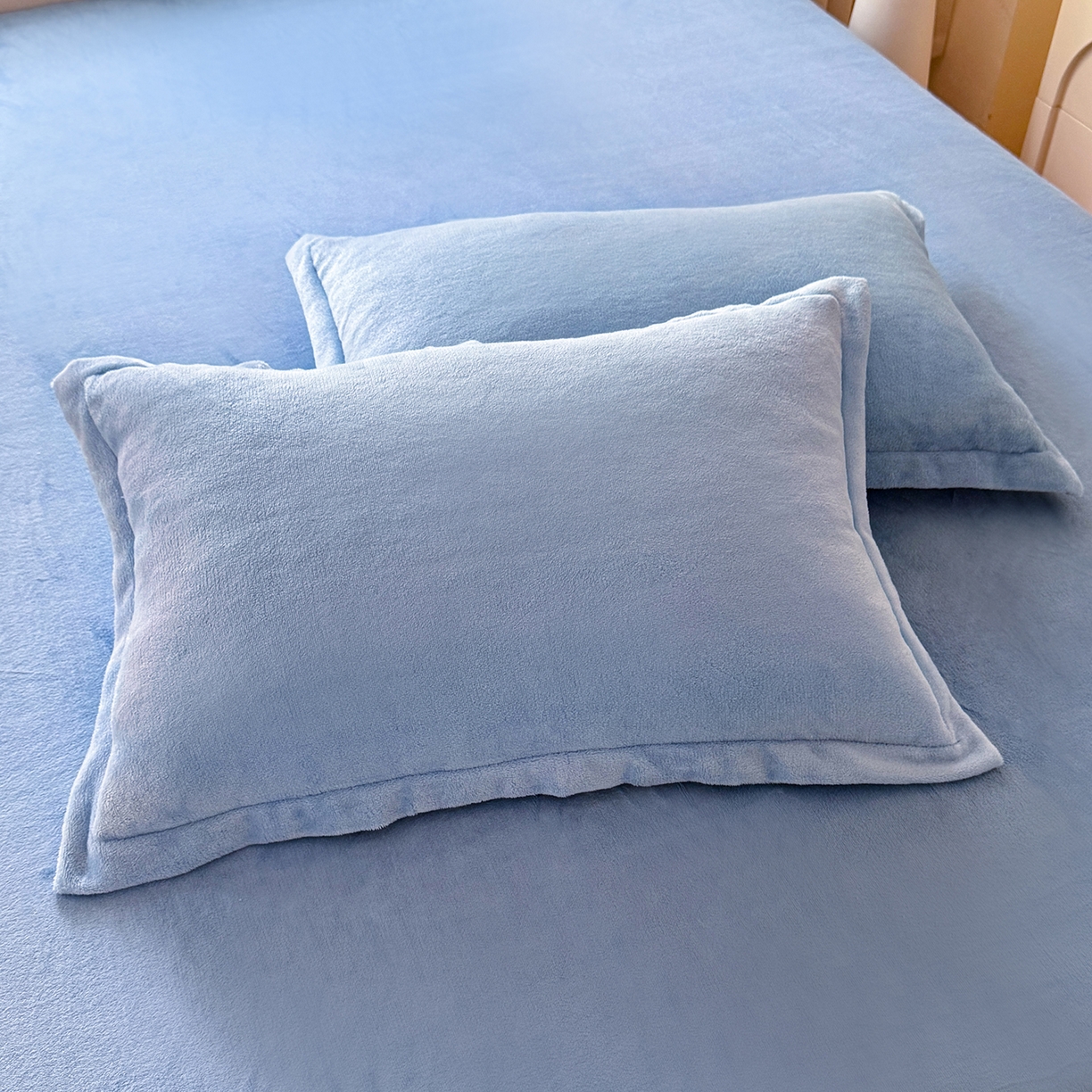 91家纺网 家纺一手货源 找家纺 逸尚阁 2025新款高克重牛奶绒纯色床笠系列 床笠-蓝色