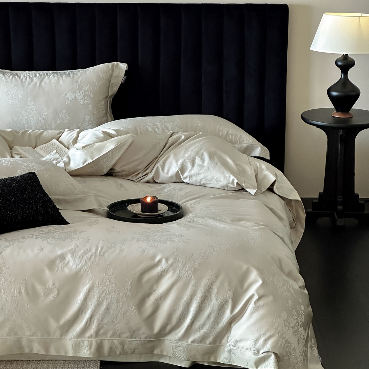 91家纺网 家纺一手货源 找家纺 MIU缪家居 2025新款100支全棉厚织提花简奢系列四件套-暮歌 暮歌（松绿）