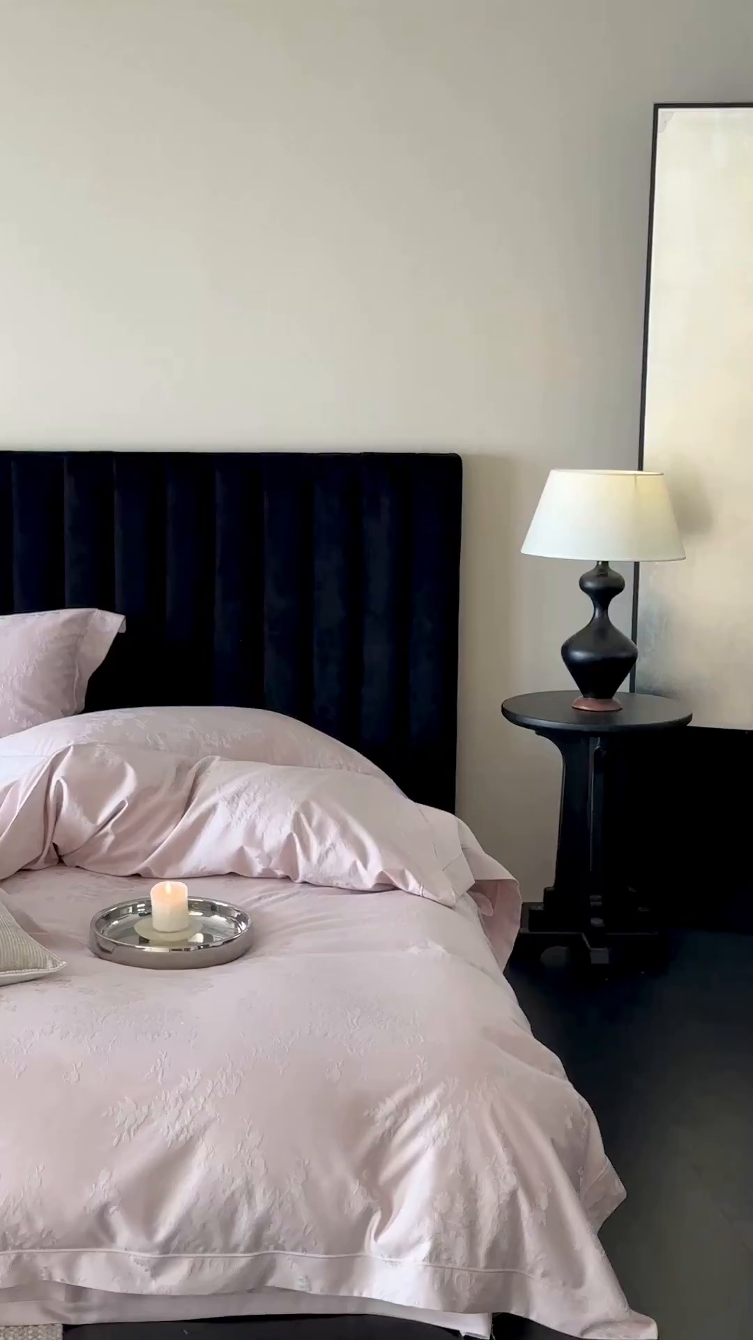 91家纺网 家纺一手货源 找家纺 MIU缪家居 2025新款100支全棉厚织提花简奢系列四件套-暮歌 暮歌 （紫粉）