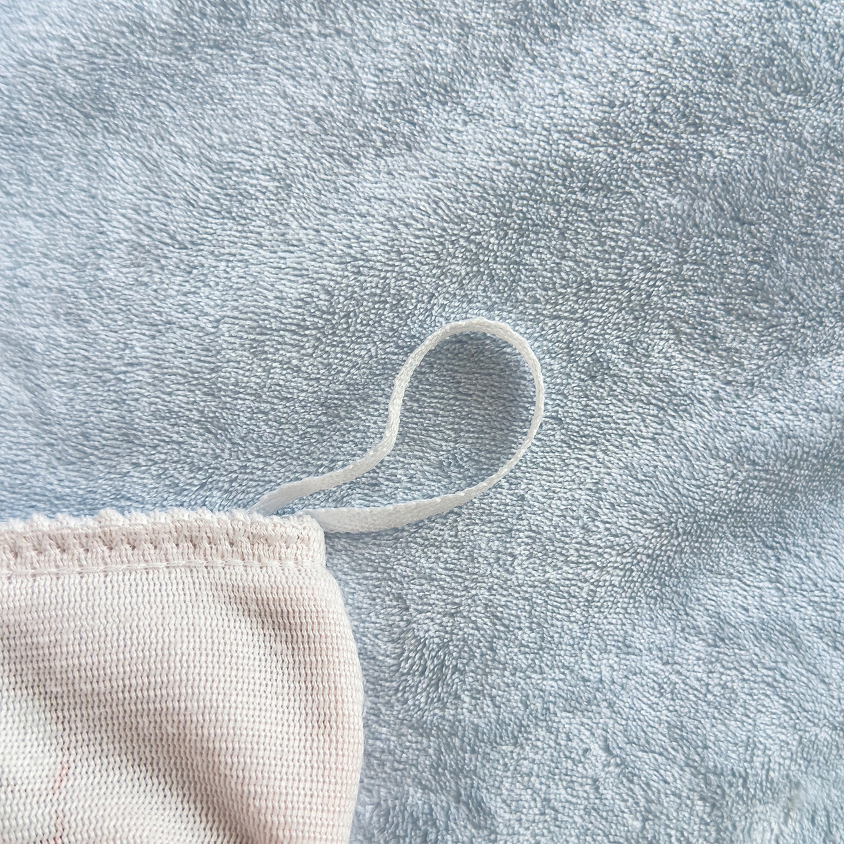 91家纺网 家纺一手货源 找家纺 灿哈家纺 2025新款200g加厚款小清新牛奶绒印花四件套 花园小狗