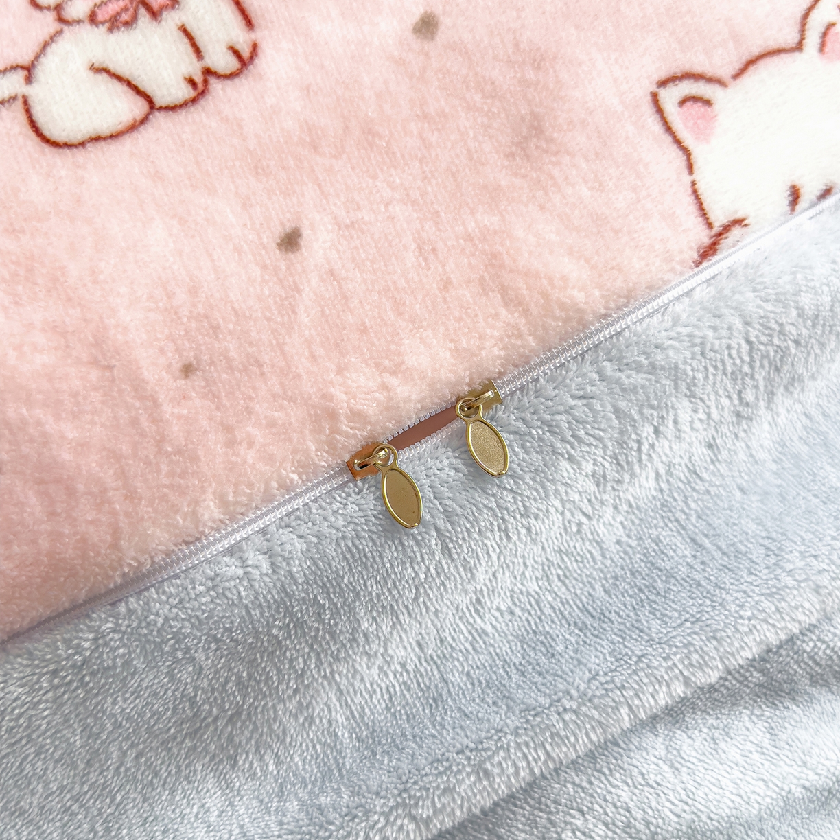 91家纺网 家纺一手货源 找家纺 灿哈家纺 2025新款200g加厚款小清新牛奶绒印花四件套 花园小狗