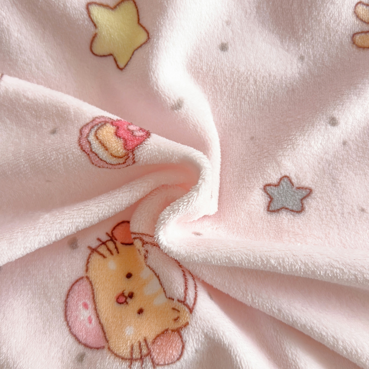 91家纺网 家纺一手货源 找家纺 灿哈家纺 2025新款200g加厚款小清新牛奶绒印花四件套 花园小狗