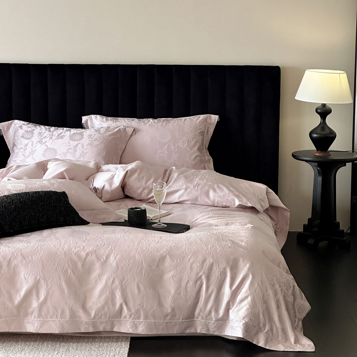 91家纺网 家纺一手货源 找家纺 MIU缪家居 2025新款100支全棉厚织提花简奢系列四件套-向日葵 向日葵（紫粉）