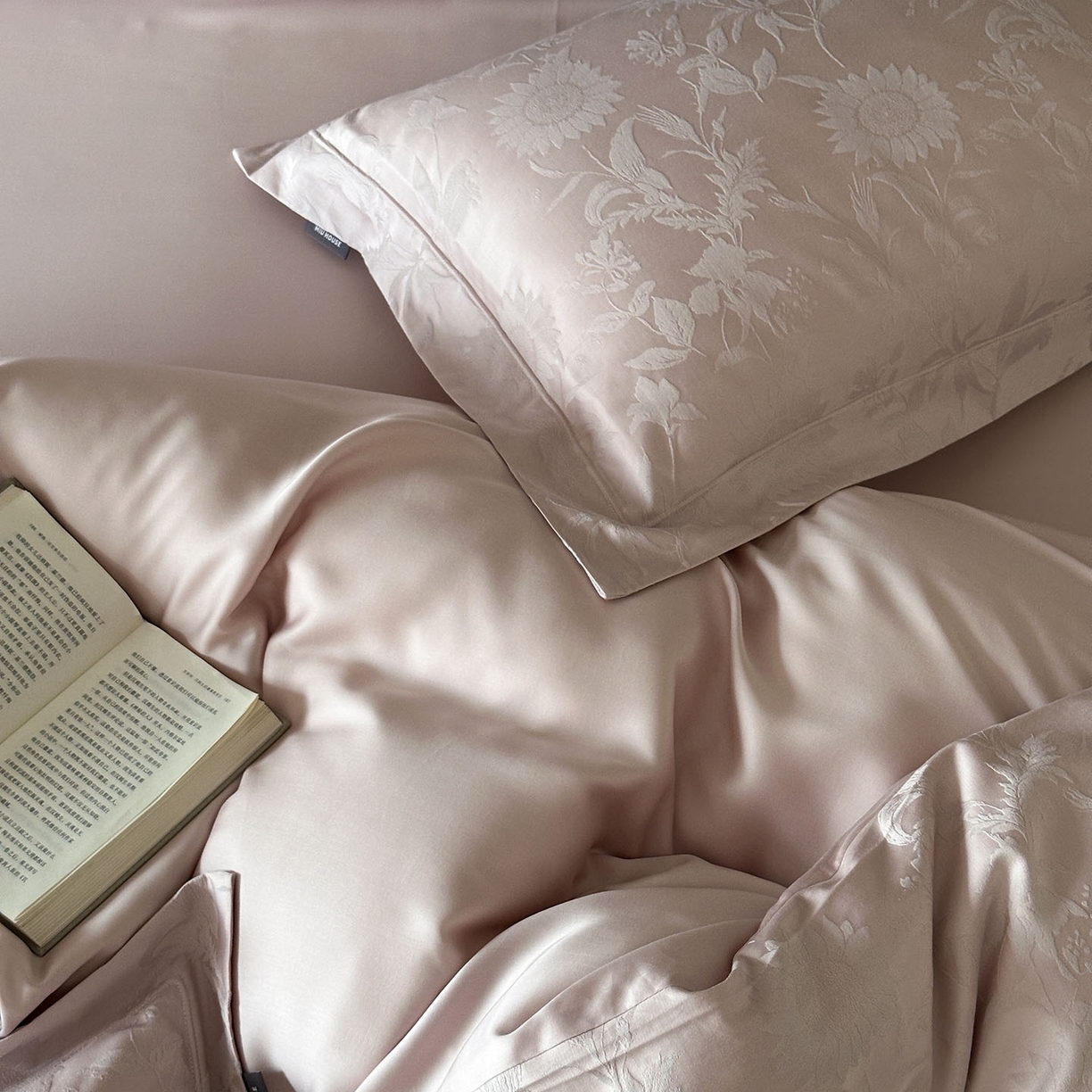 91家纺网 家纺一手货源 找家纺 MIU缪家居 2025新款100支全棉厚织提花简奢系列四件套-向日葵 向日葵（紫粉）