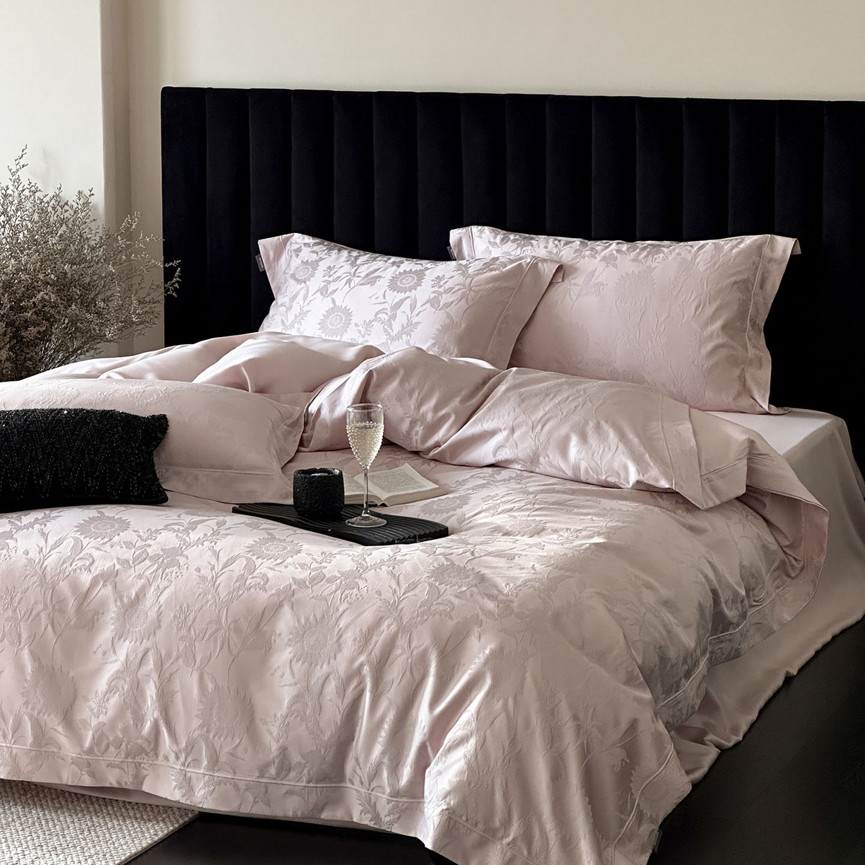 91家纺网 家纺一手货源 找家纺 MIU缪家居 2025新款100支全棉厚织提花简奢系列四件套-向日葵 向日葵（紫粉）