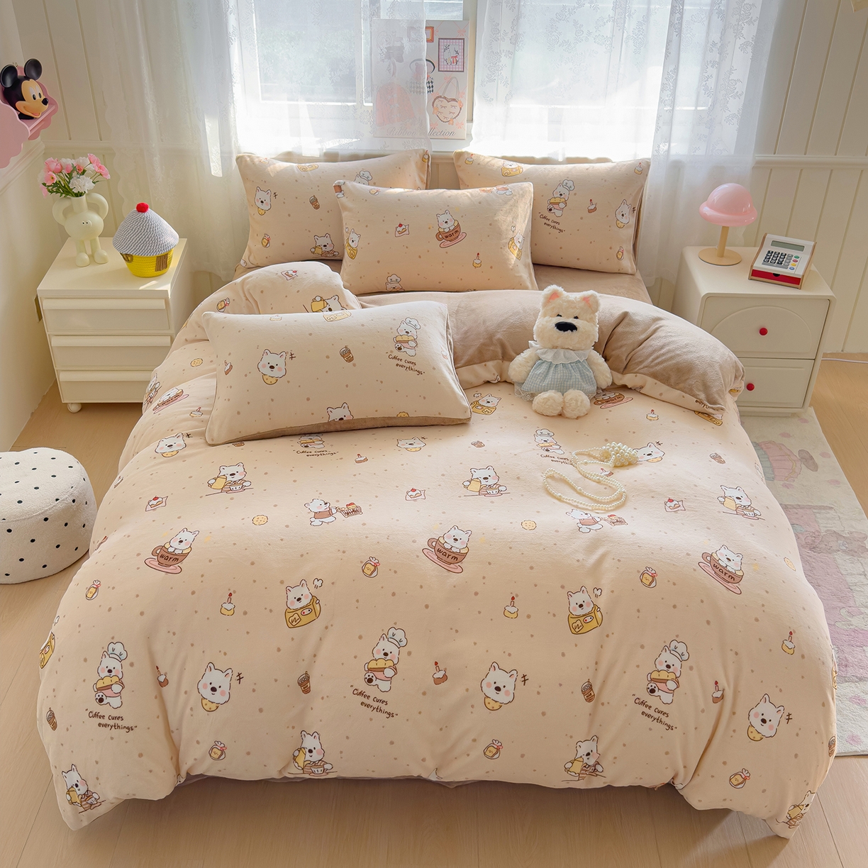 91家纺网 家纺一手货源 找家纺 灿哈家纺 2025新款200g加厚款小清新牛奶绒印花四件套 咖啡熊