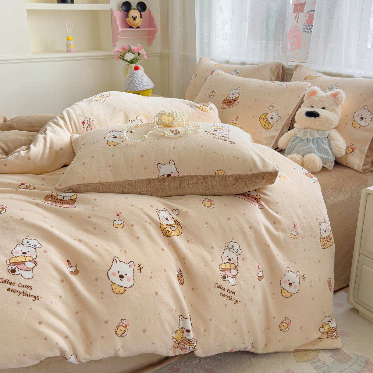 91家纺网 家纺一手货源 找家纺 灿哈家纺 2025新款200g加厚款小清新牛奶绒印花四件套 咖啡熊