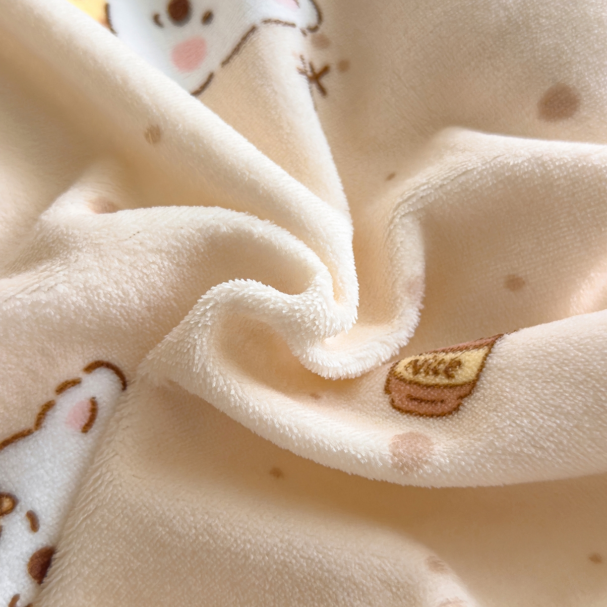 91家纺网 家纺一手货源 找家纺 灿哈家纺 2025新款200g加厚款小清新牛奶绒印花四件套 咖啡熊