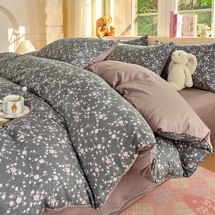 91家纺网 家纺一手货源 找家纺 卢赛尔 2025新款亲肤水洗珍珠棉印花单被套 南粉-灰