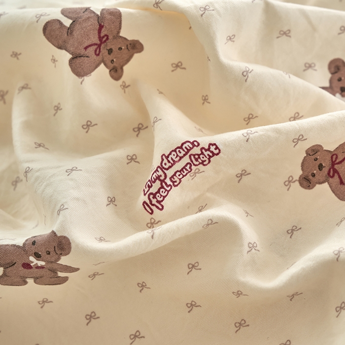 91家纺网 家纺一手货源 找家纺 卢赛尔 2025新款亲肤水洗珍珠棉印花单被套 小棕熊
