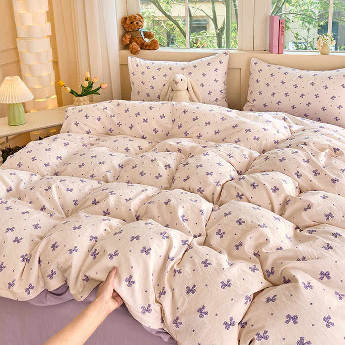 91家纺网 家纺一手货源 找家纺 卢赛尔 2025新款亲肤水洗珍珠棉印花单被套 蝴蝶结紫